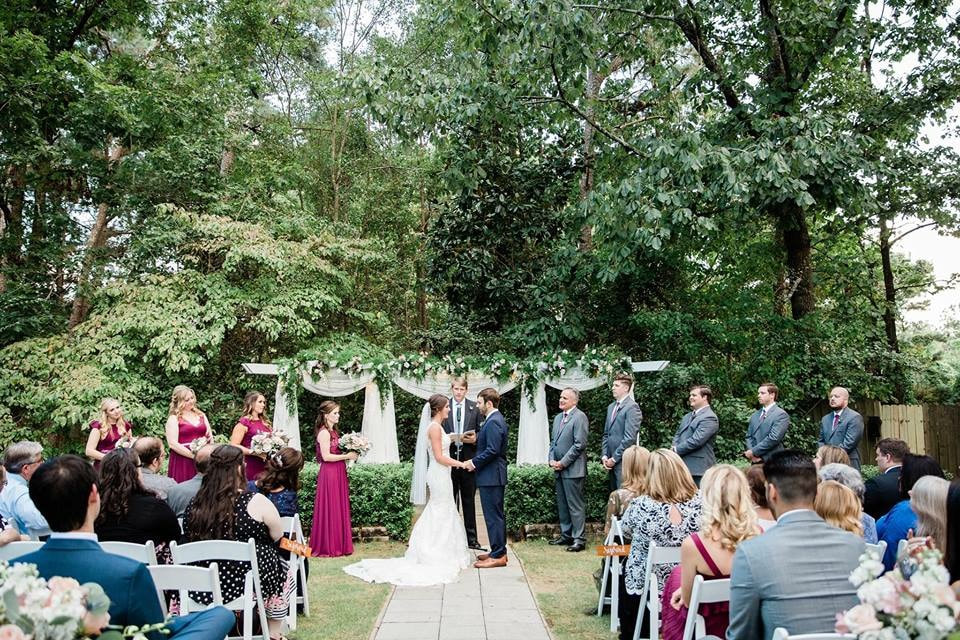fall outdoor wedding ceremony with cabernet, navy and gray wedding colors